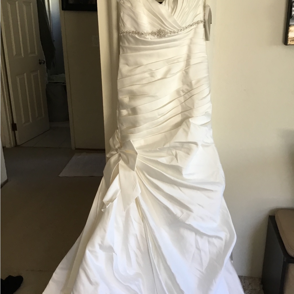 Elegant White Wedding Dress
